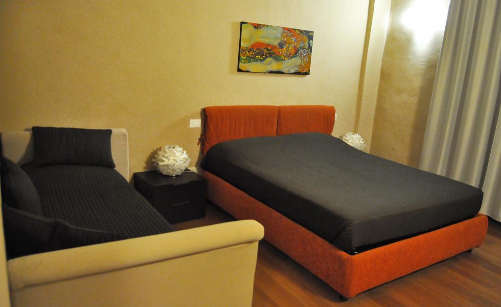 B&B Al Canto Del Cavour Pistoia Ruang foto