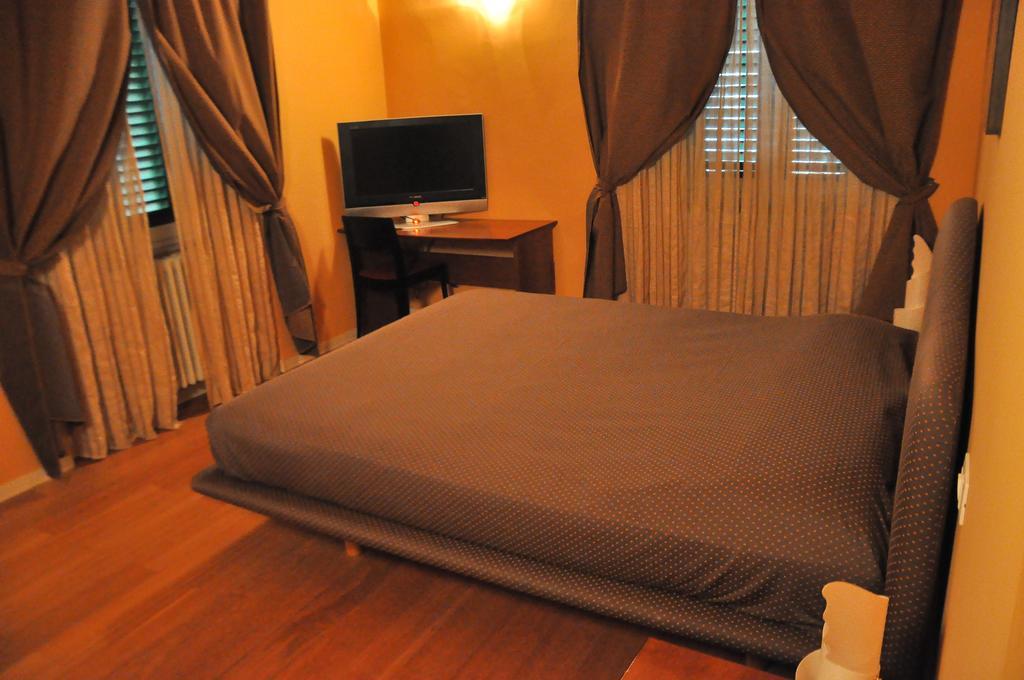B&B Al Canto Del Cavour Pistoia Ruang foto